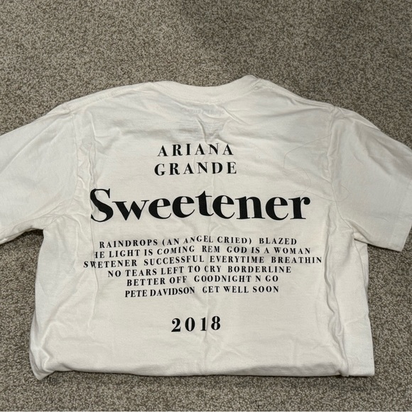 Ariana Grande Sweetner tour tee size Small - Picture 2 of 4